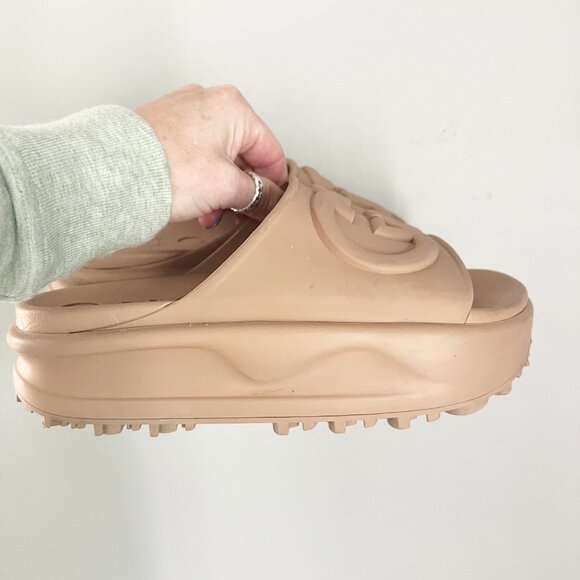 Gucci G logo interlocking rubber slides - Picture 2 of 7